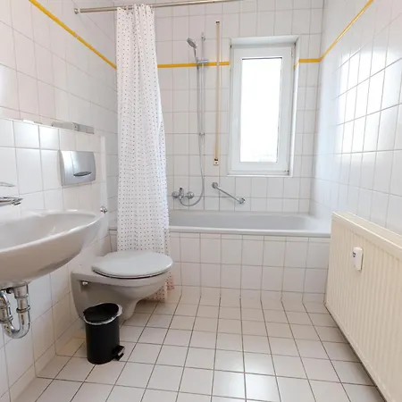 Fullhouse - - K28 A - Southern Center Apartment *
